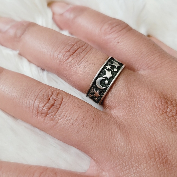 Vintage Sterling Silver Moon & Star Ring - Picture 4 of 10